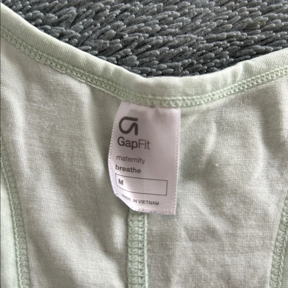 GAPFit maternity breathe tank - Picture 4 of 4